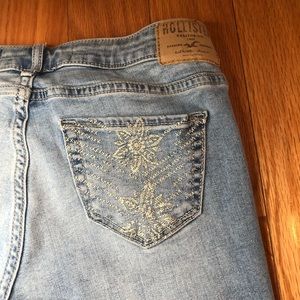 Low waisted hollister, light wash jeans